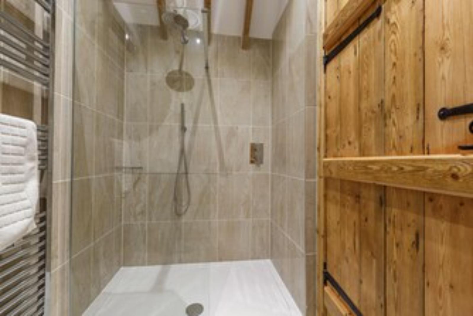 Master en-suite Platford Barn