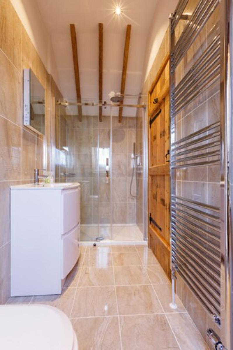 Master en-suite Hammond Barn